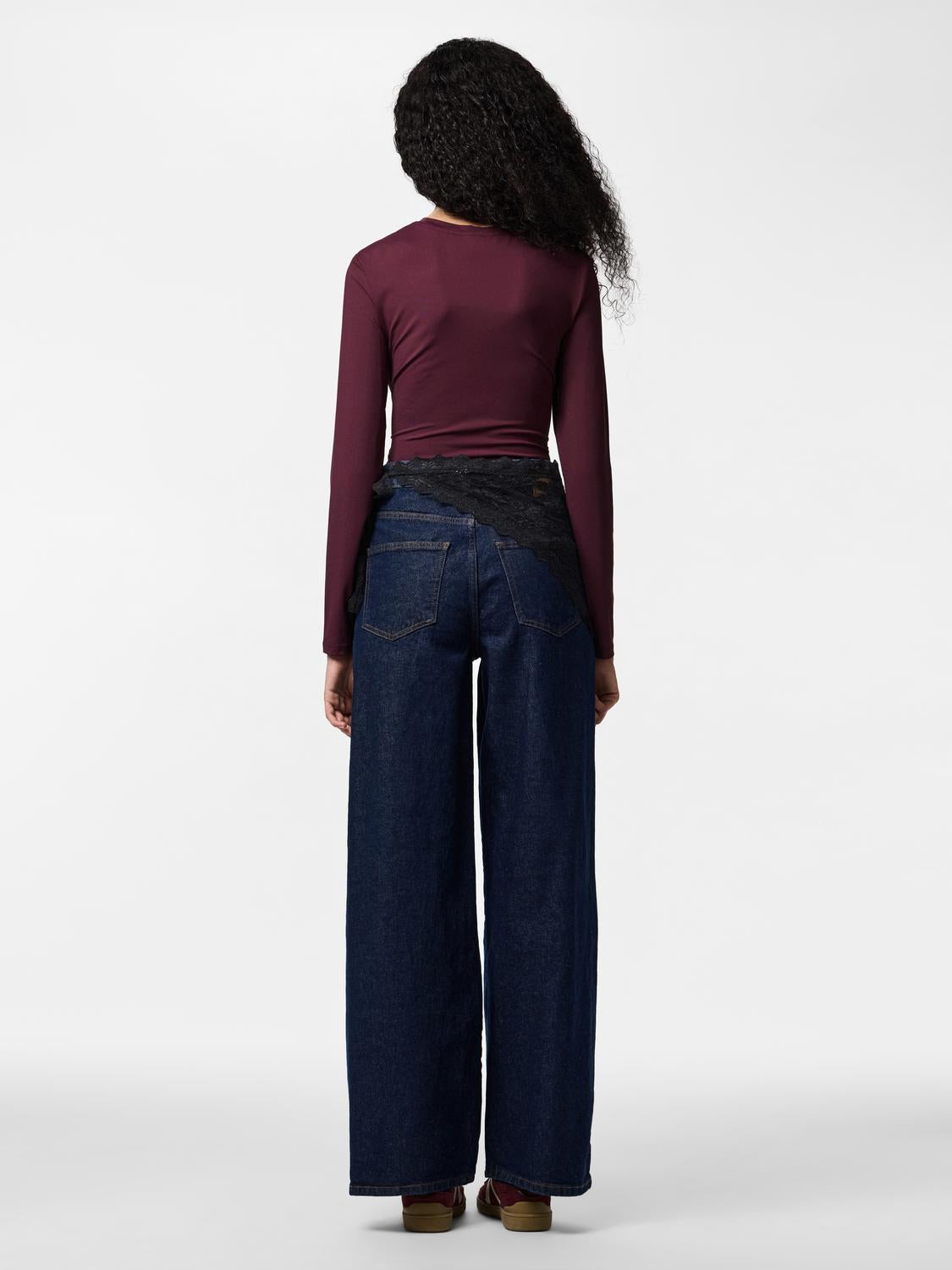 model_shot-back
